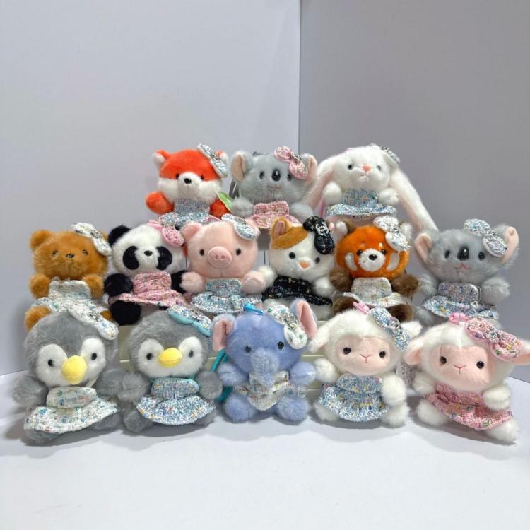 Simpatico portachiavi a forma di animale vestito di peluche corto